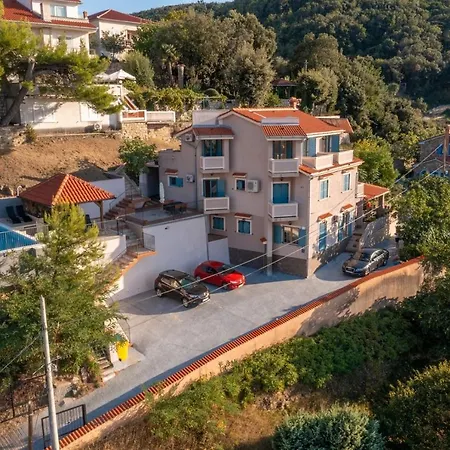 Lapida Guest house 3*