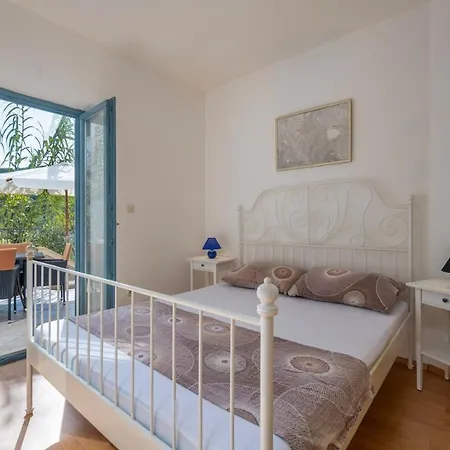 Guest house Lapida Supetarska Draga