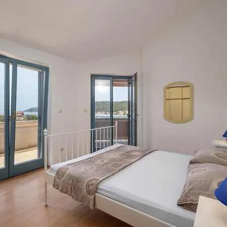 Lapida 3* Supetarska Draga