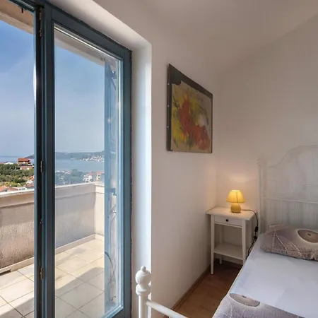 Lapida 수페타르스카 드라가