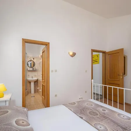 Lapida Guest house