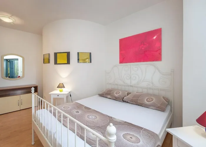 Lapida Gostinjska kuća Supetarska Draga