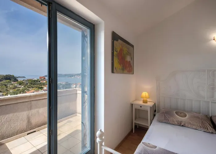 Lapida Supetarska Draga