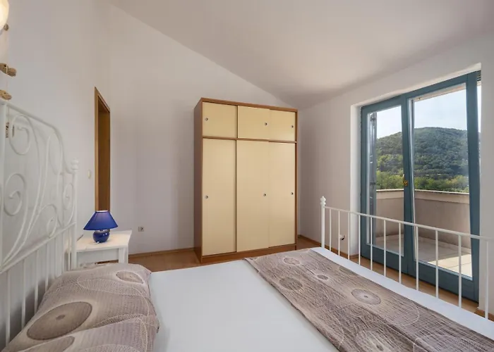 Lapida Gostinjska kuća Supetarska Draga