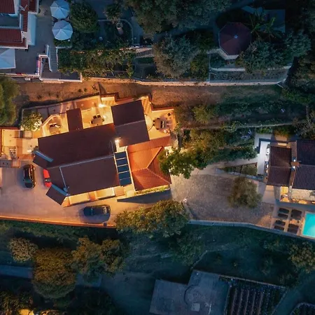 Lapida Πανσιόν 3*