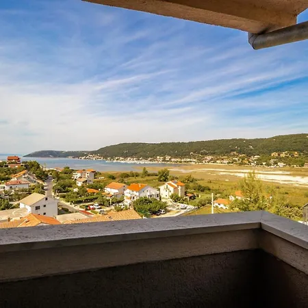 Konukevi Lapida 3*